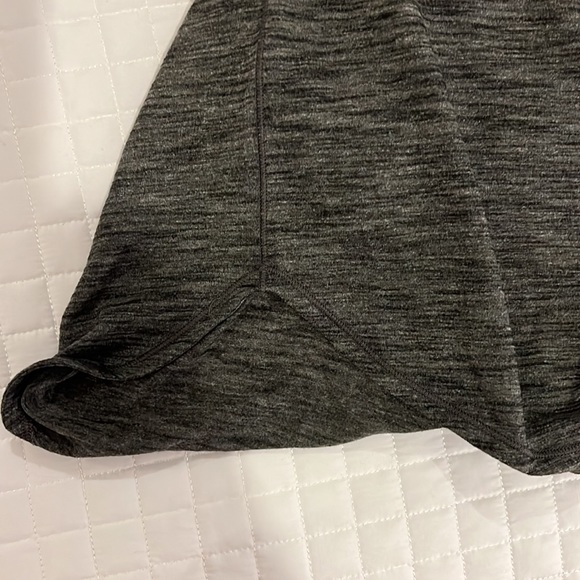 Lululemon build in top - Picture 5 of 6